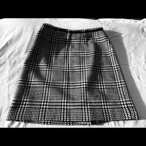 Apostrophe black and white skirt Sz 4